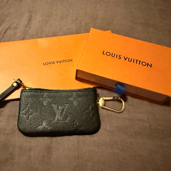 Louis Vuitton Accessories - Louis Vuitton Black Monogram Key Holder